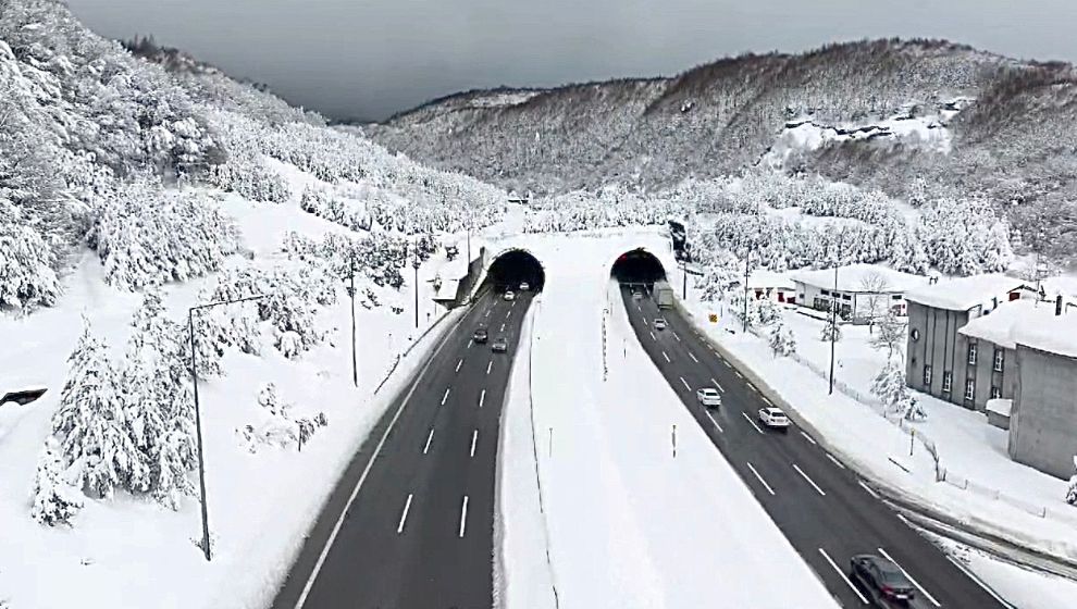 Bolu Dağı Beyaz Gelinliğini Giydi