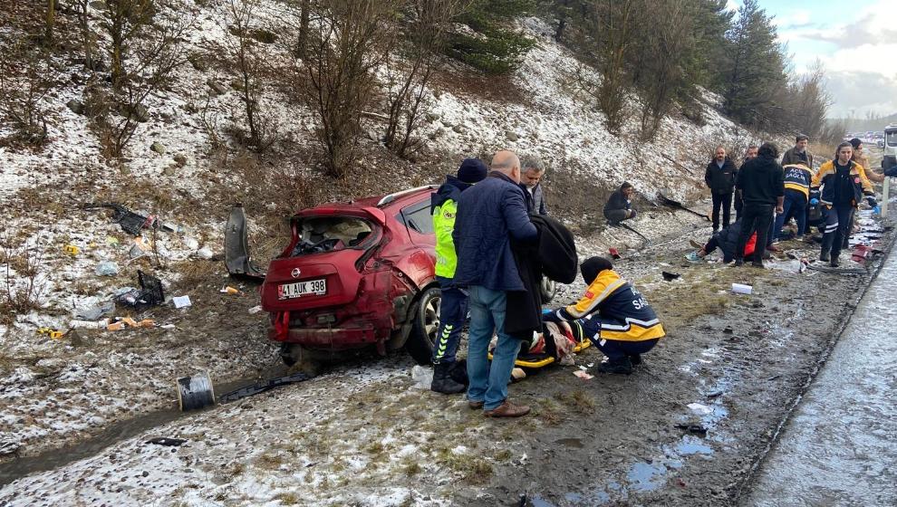 TEM Otoyolu’nda Trafik Kazası: 1 Ölü, 4 Yaralı