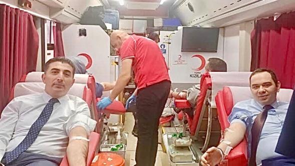 Kaymakamlardan Kan Bağışına Örnek Destek