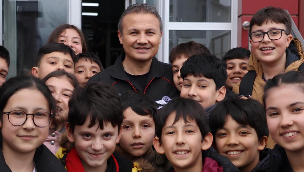 Türkiye’nin İlk Astronotu Alper Gezeravcı, Bolu’da Öğrencilerle Buluştu
