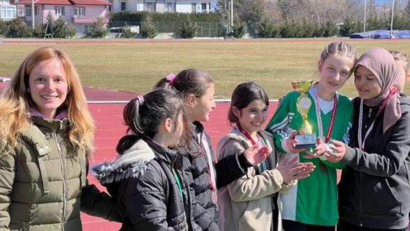 Hacımusalar Ortaokulu Atletizmde Önemli Başarılara İmza Attı