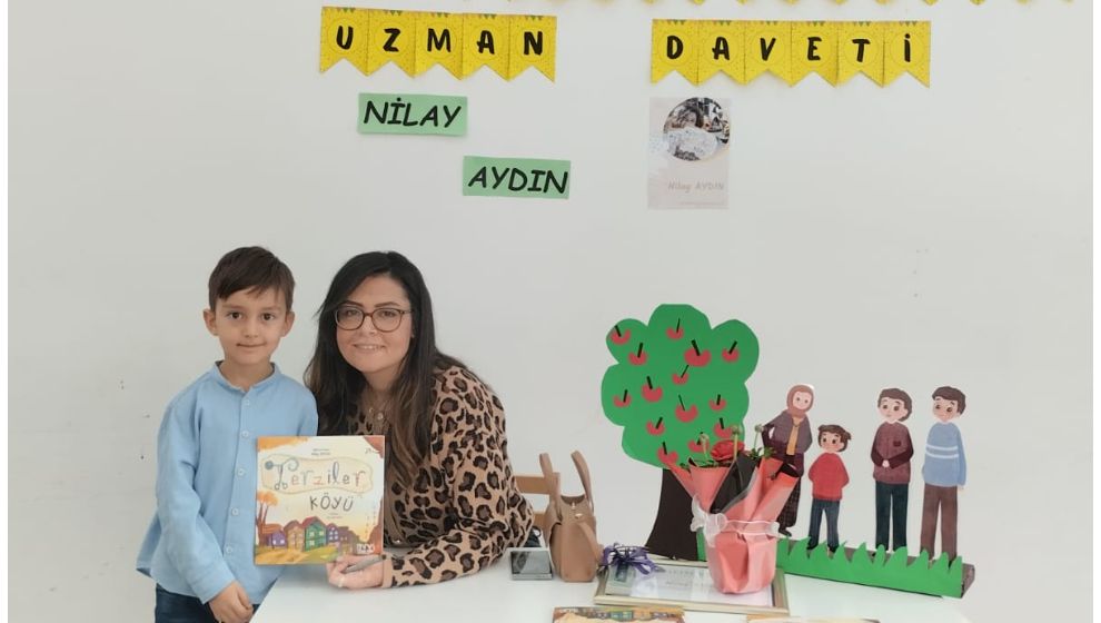 Minikler, İlk İmzalı Kitaplarını Aldılar