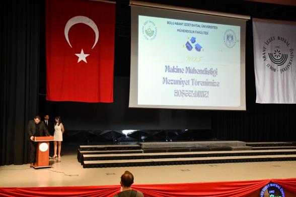 Aynı Sıralarda, Aynı Sahnedeler BAİBÜ'de İkiz Kardeşlerin Mezuniyet Coşkusu
