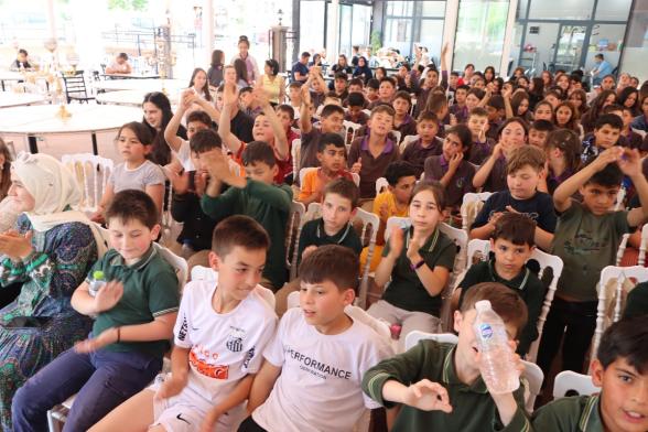 Mudurnu Ortaokulu'nda Yıl Sonu Etkinliğinde Müzik ve Meslek Buluştu