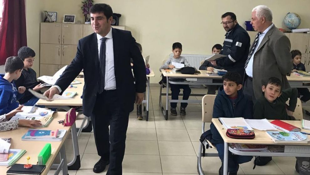 Bir Öğretmen Üzerinden Vicdanımız Sınanıyor: Ahmet Erdem Yalnız Değildir