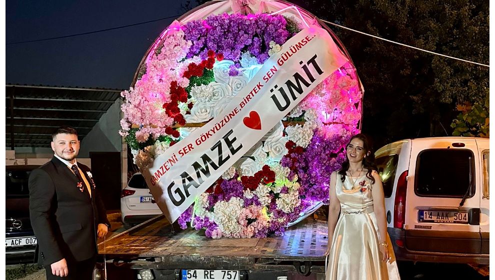Nişana Çekiciyle Gelen Dev Buket Damga Vurdu