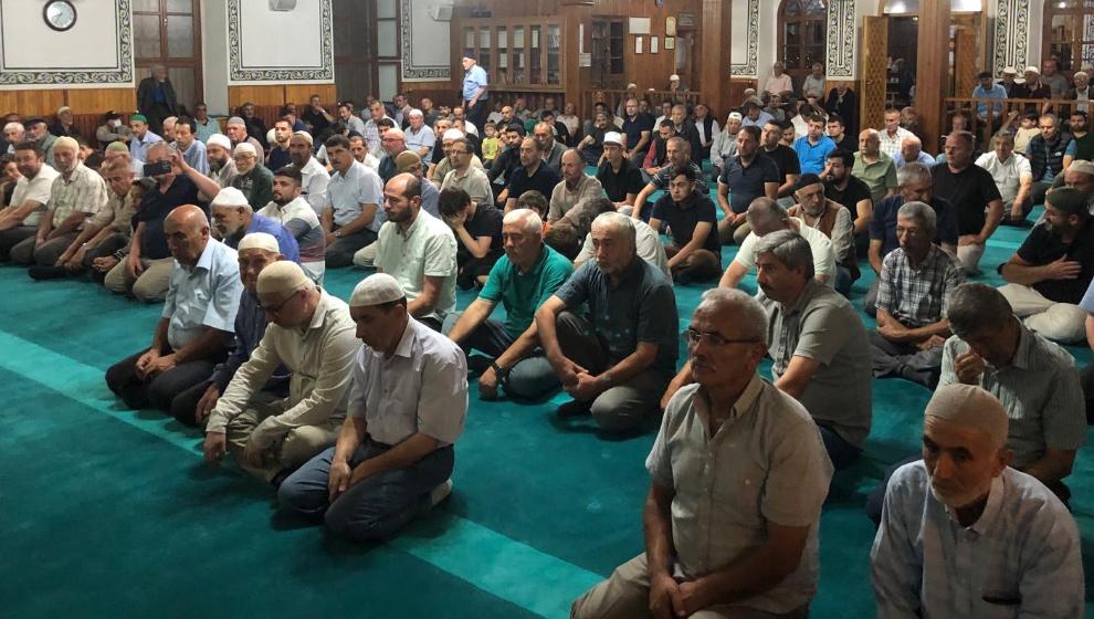 Akşemseddin’in Komşusu Cami, Mevlid Kandili’nde Dolup Taştı