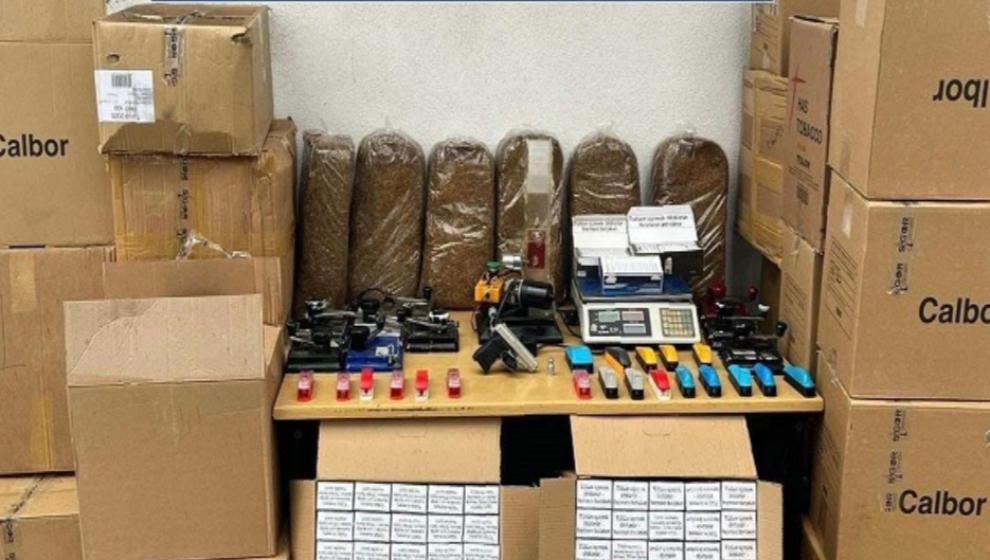 Binlerce Makaron ve Kilo Kilo Tütün Ele Geçirildi