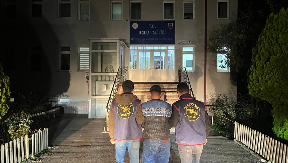 13 YILDIR ARANIYORDU! JASAT SAKLANDIĞI YERDE YAKALADI