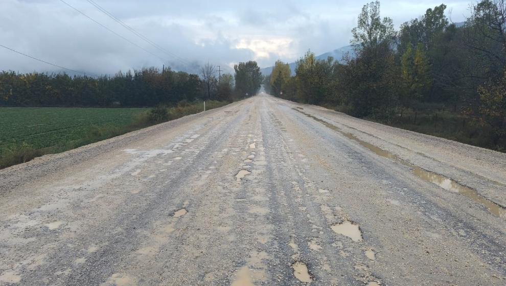 EVLERİNİN ÖNÜ YOLDUR YOLAKTIR