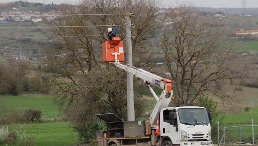 Şebekeyi Emeğin Sırtına Yıkanlar Fatura Vatandaşa, Yük Direğe Çıkana.
